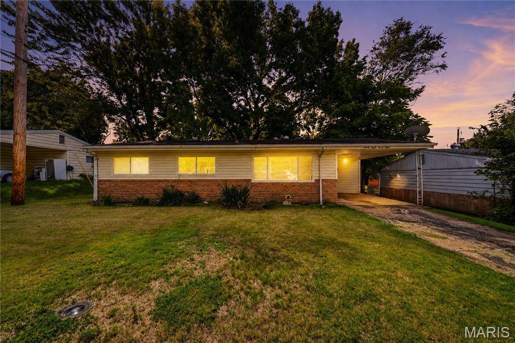9838 Tanbark LN, St Louis, MO 63134