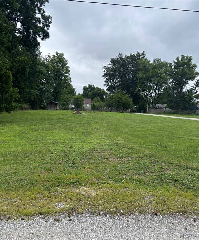245 Sterling DR, Moro, IL 62067