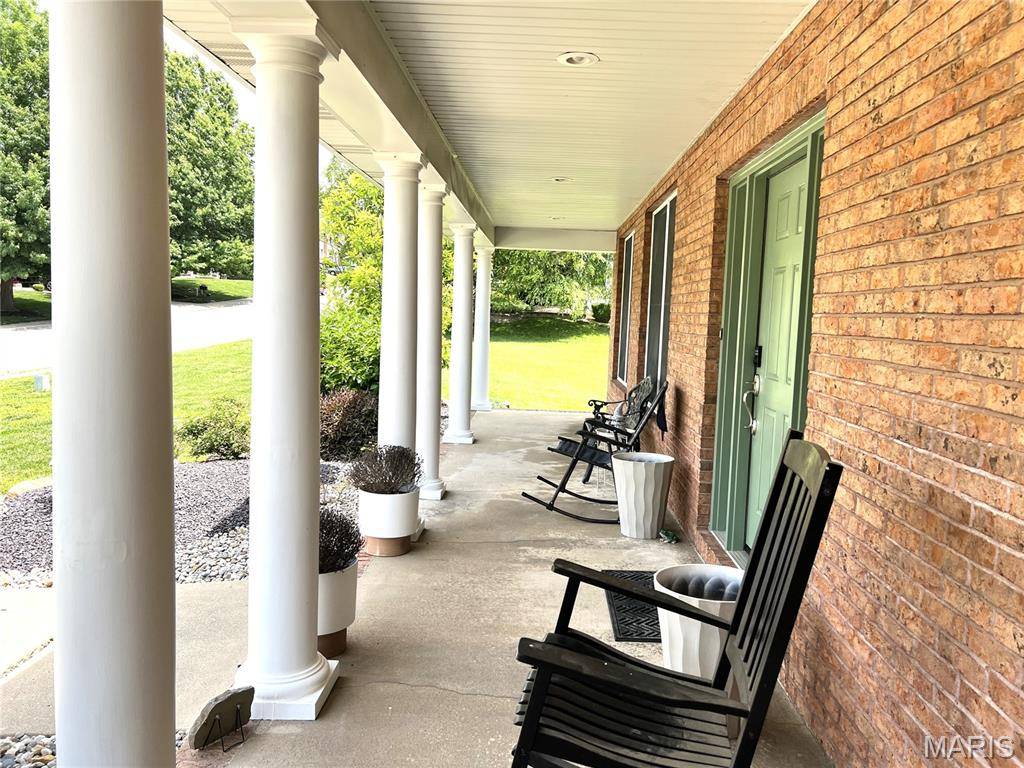 863 Marc DR, Alton, IL 62002