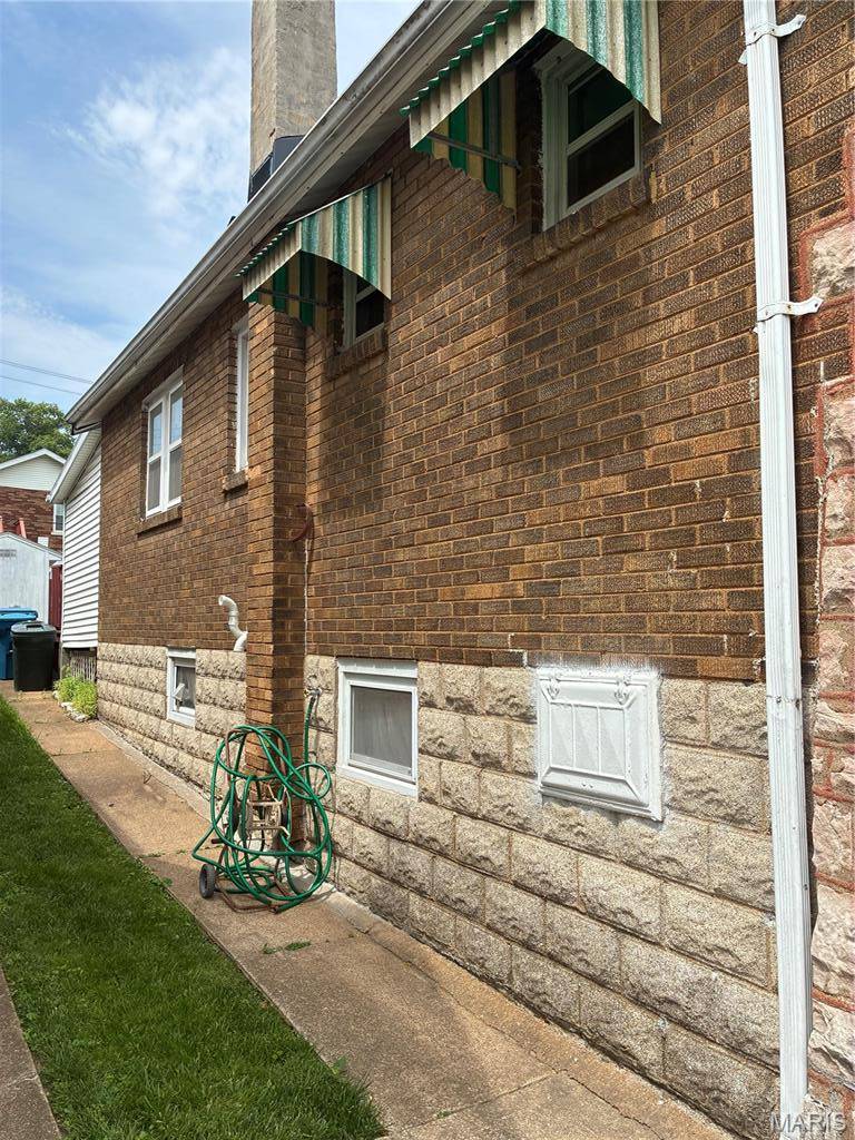 6904 Parkdale DR, Velda City, MO 63121