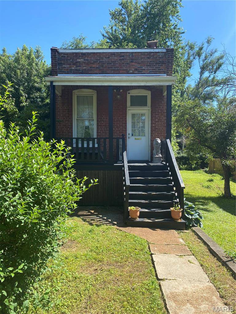 2642 Geyer AVE, St Louis, MO 63104