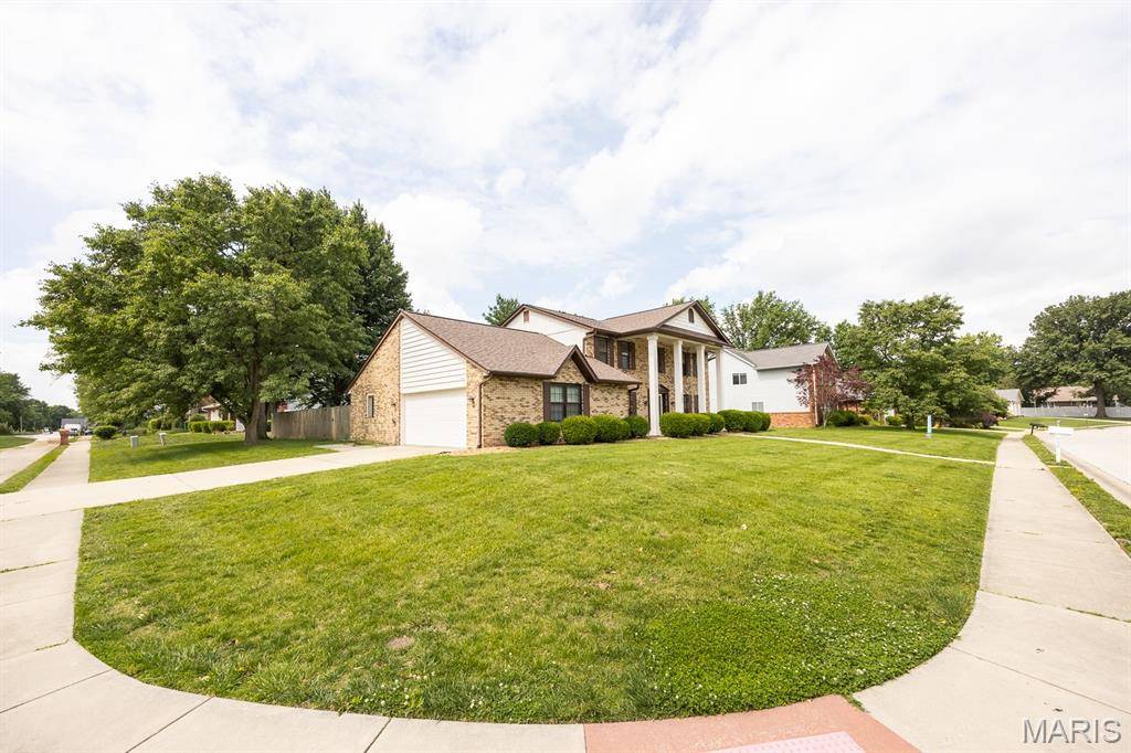 717 St Nicholas DR, O'fallon, IL 62269