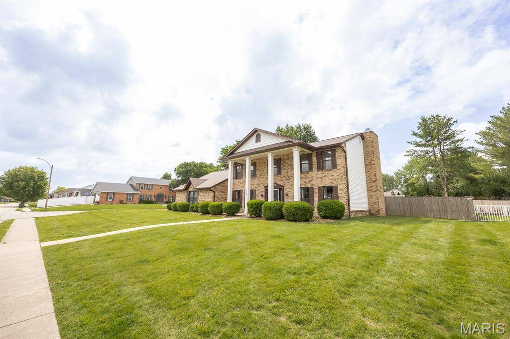 717 St Nicholas DR, O'fallon, IL 62269