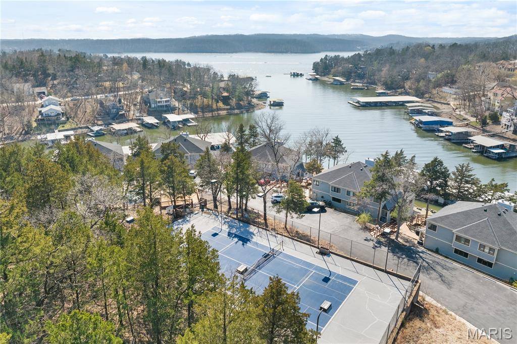 6620 E Lake Point DR #18, Osage Beach, MO 65065