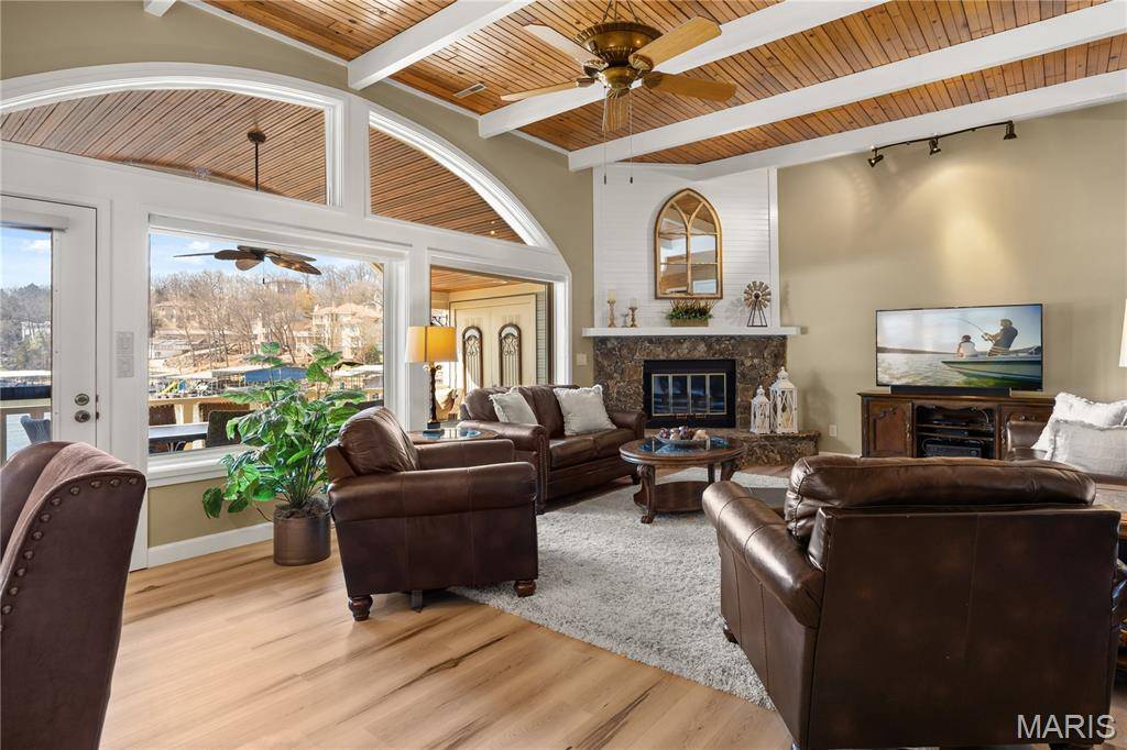 6620 E Lake Point DR #18, Osage Beach, MO 65065