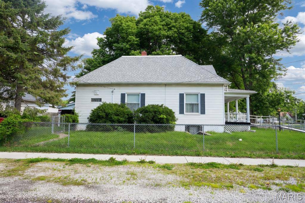 903 N Harrison ST, Litchfield, IL 62056