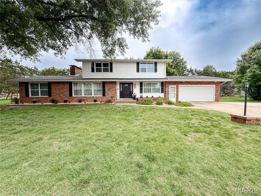 2707 Lemon Street RD, Highland, IL 62249