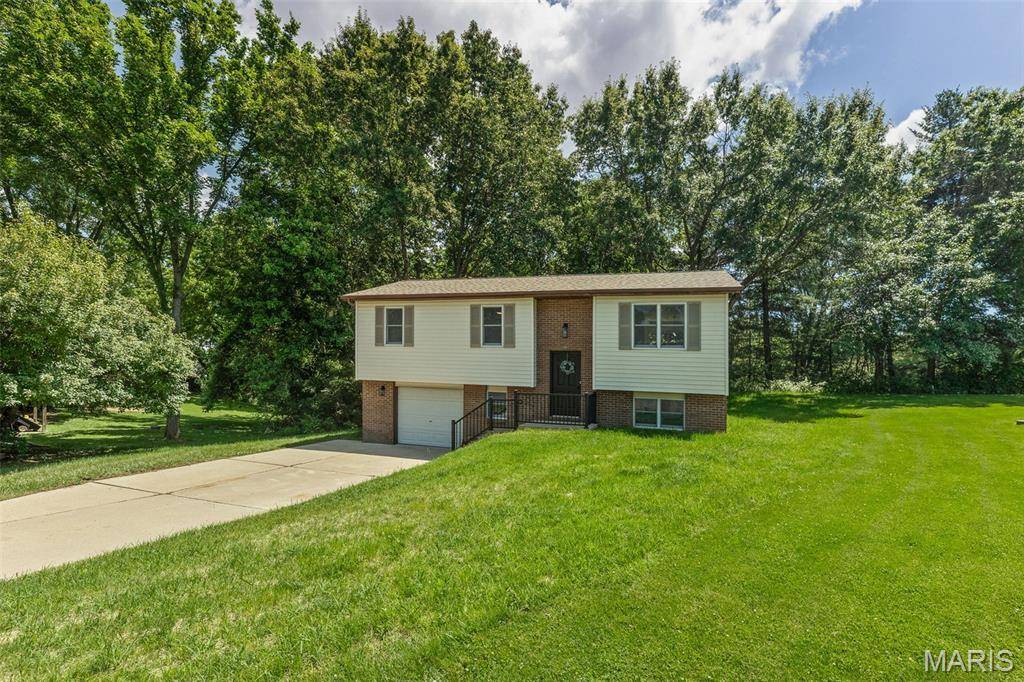410 Saint Anthony DR, Godfrey, IL 62035