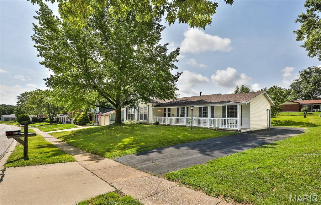 11858 Villa Dorado DR, St Louis, MO 63146