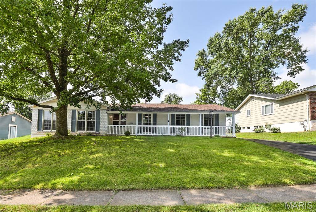 11858 Villa Dorado DR, St Louis, MO 63146