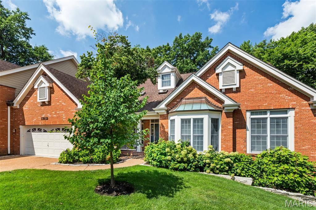 13052 Pembrooke Valley CT, Town And Country, MO 63141