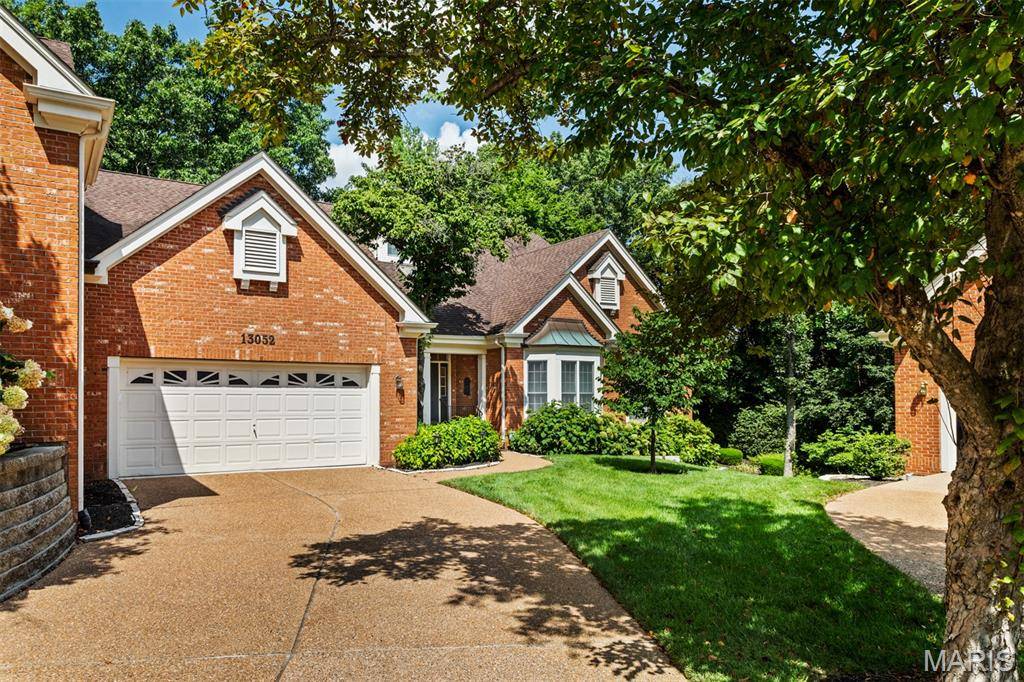 13052 Pembrooke Valley CT, Town And Country, MO 63141