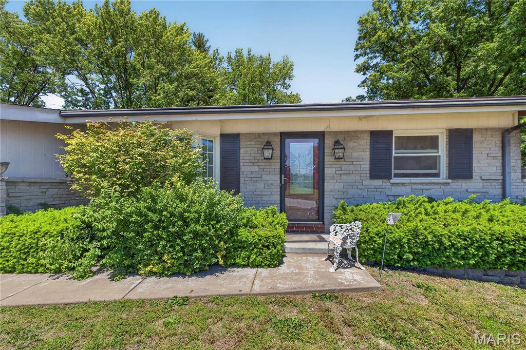 2629 Netherton DR, St Louis, MO 63136