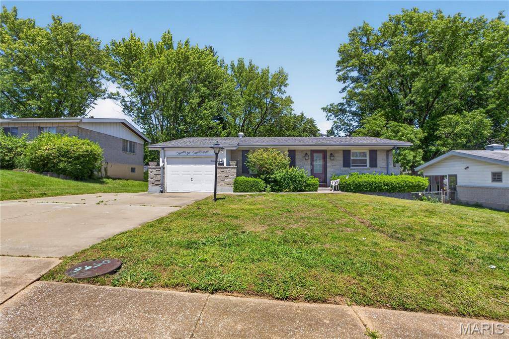 2629 Netherton DR, St Louis, MO 63136