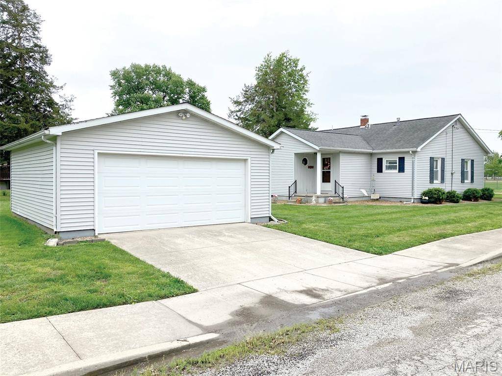 811 E 2nd ST, Beckemeyer, IL 62219