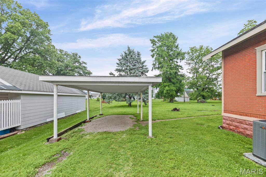 150 N Park ST, Hoyleton, IL 62803