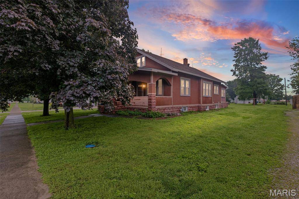 150 N Park ST, Hoyleton, IL 62803