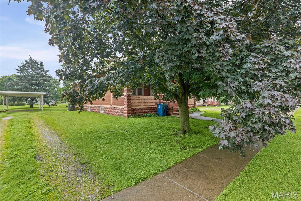 150 N Park ST, Hoyleton, IL 62803