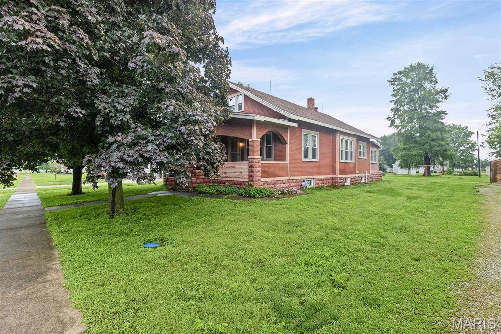 150 N Park ST, Hoyleton, IL 62803