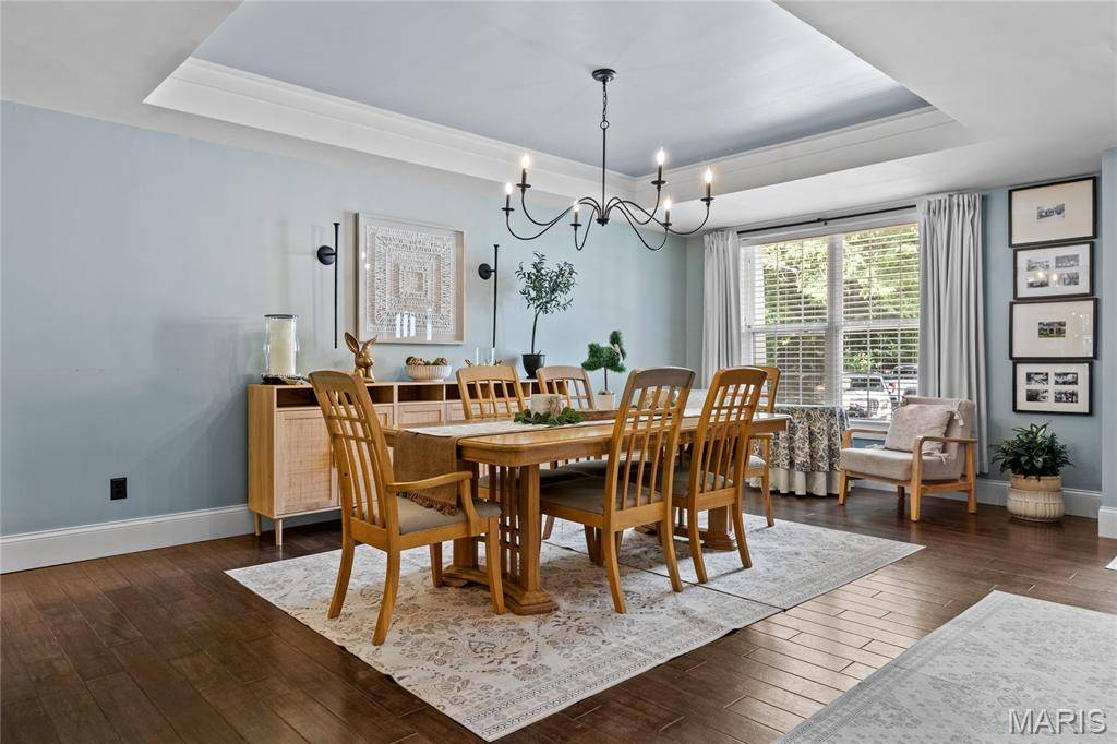 884 Village Brook CT, Ballwin, MO 63021