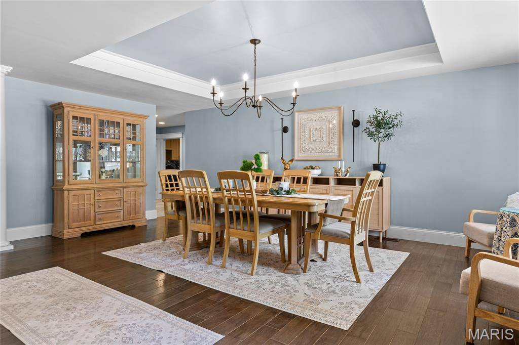 884 Village Brook CT, Ballwin, MO 63021