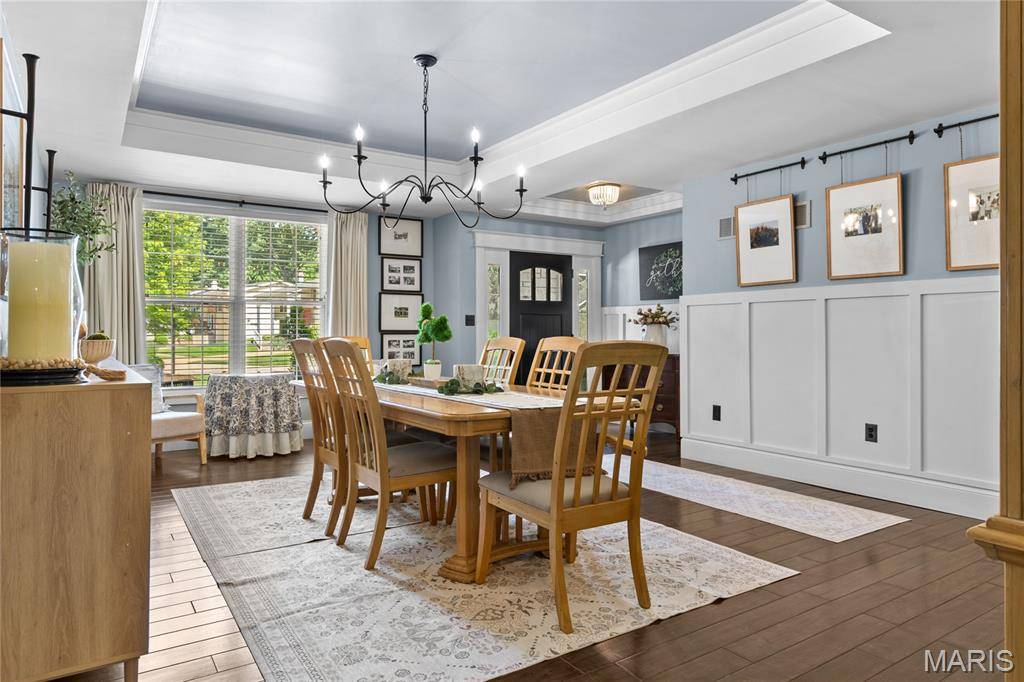 884 Village Brook CT, Ballwin, MO 63021