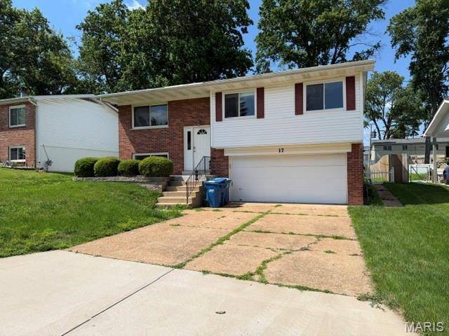 17 Saint Lawrence DR, Ballwin, MO 63021