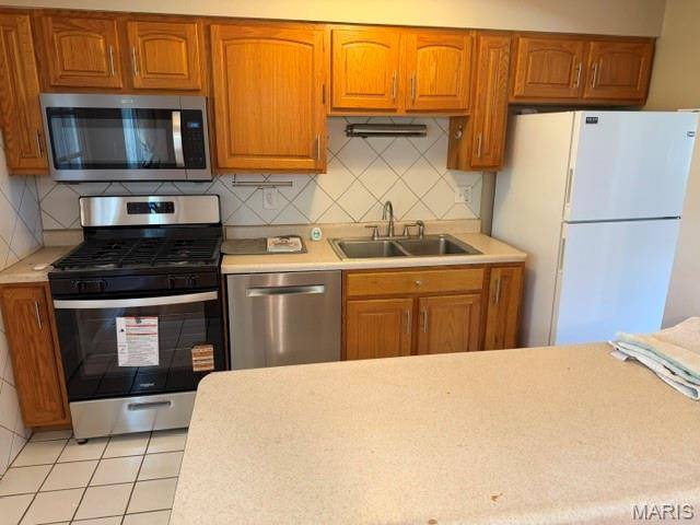 17 Saint Lawrence DR, Ballwin, MO 63021