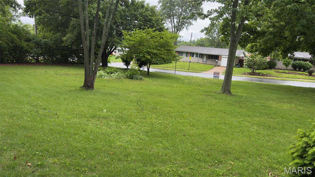 660 Herbst DR, Florissant, MO 63031