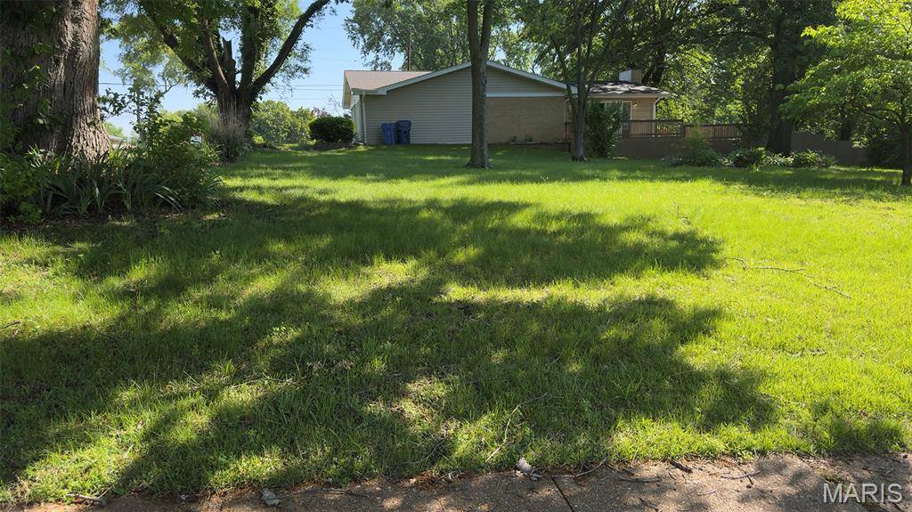 660 Herbst DR, Florissant, MO 63031