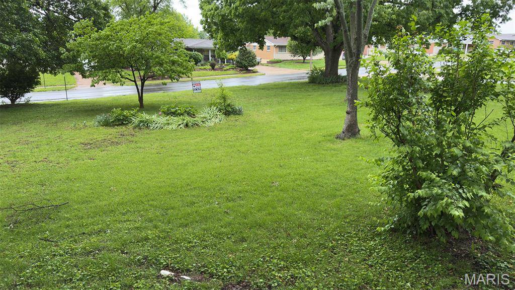 660 Herbst DR, Florissant, MO 63031