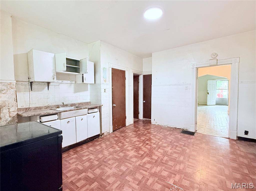 4176 Newport CT, St Louis, MO 63116