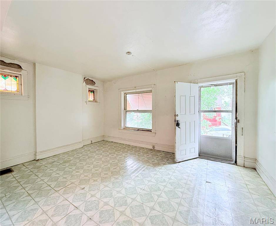 4176 Newport CT, St Louis, MO 63116
