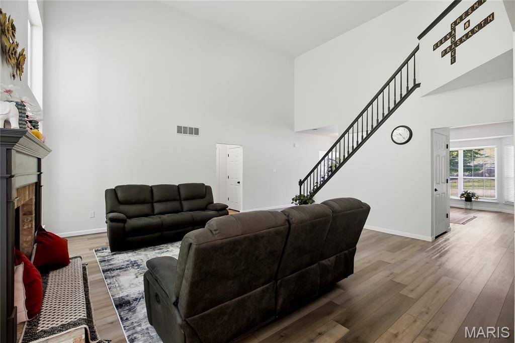1348 Richland Meadows DR, Ballwin, MO 63021