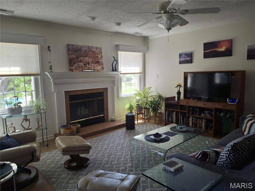 223 Country Club VW, Edwardsville, IL 62025