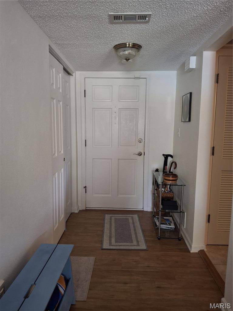 223 Country Club VW, Edwardsville, IL 62025