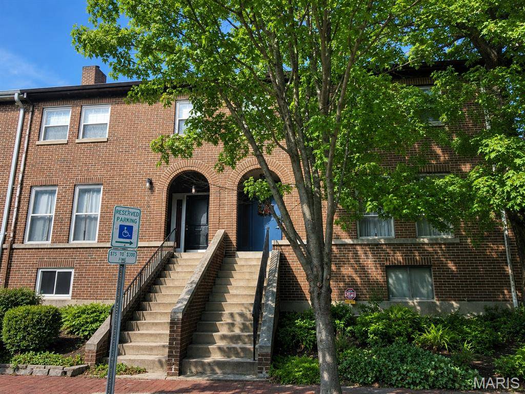 925 Morrison AVE, St Louis, MO 63104