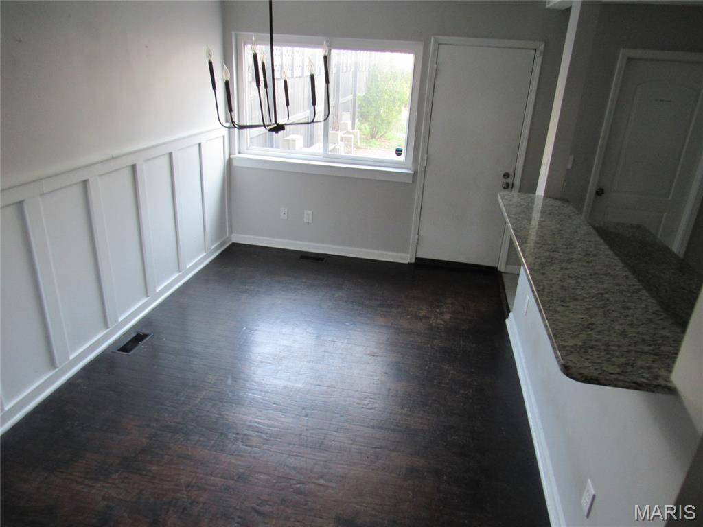 925 Morrison AVE, St Louis, MO 63104