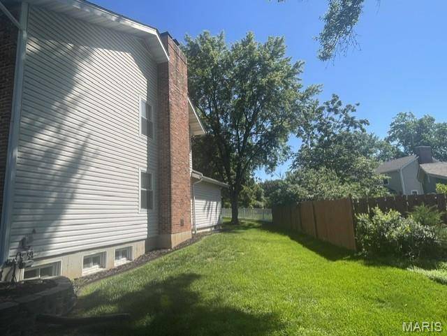 240 Victory LN, St Charles, MO 63303