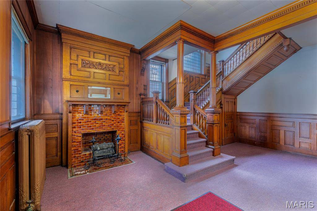 3835 Westminster PL, St Louis, MO 63108