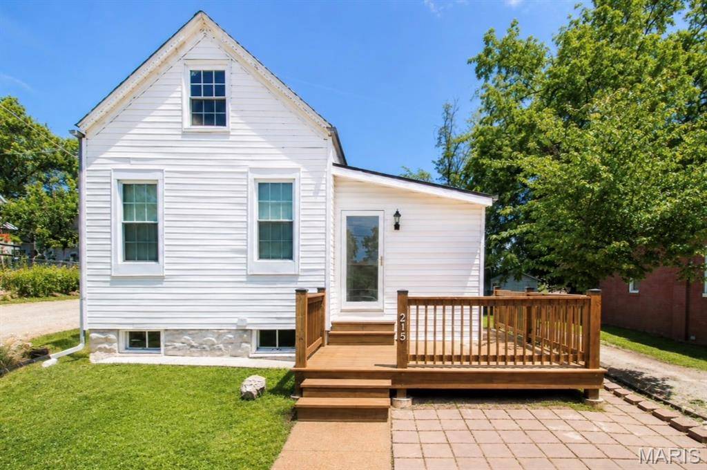 215 Weiss AVE, St Louis, MO 63125
