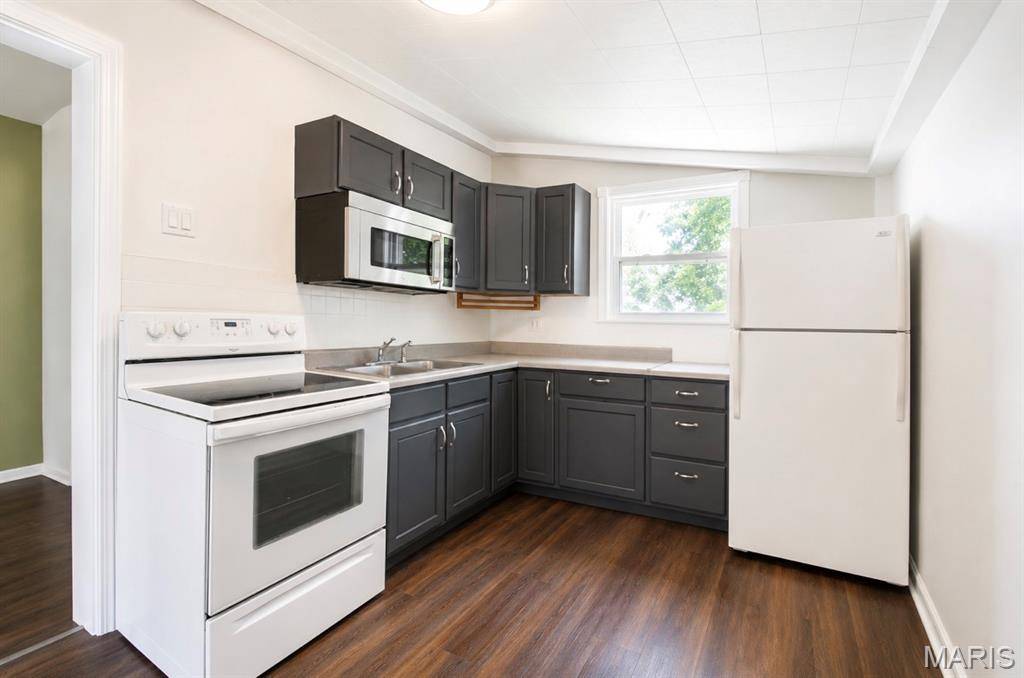 215 Weiss AVE, St Louis, MO 63125
