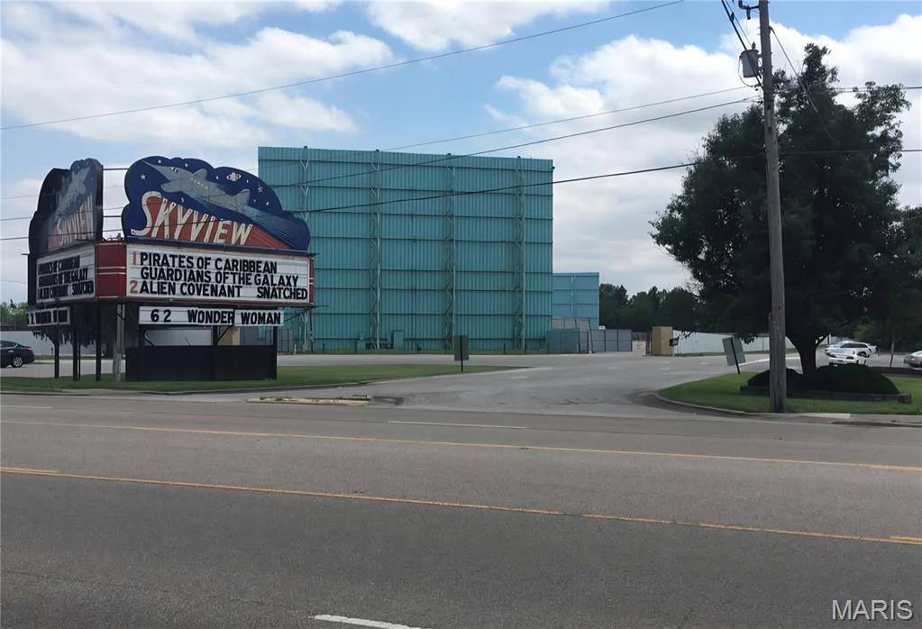 5700 N Belt, Belleville, IL 62226