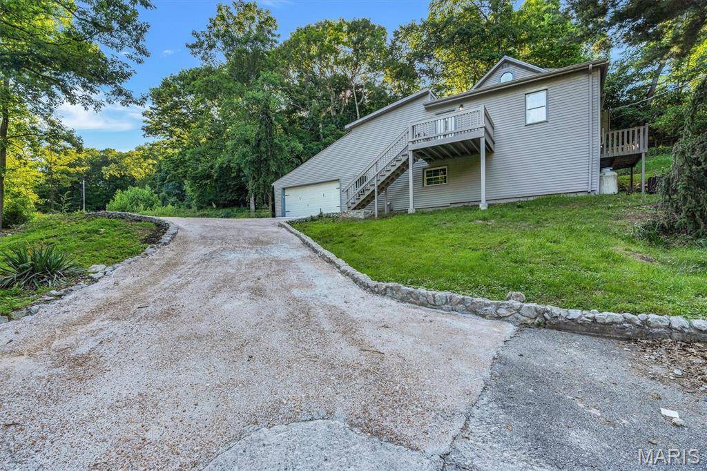 635 Castlewood DR, Ballwin, MO 63021