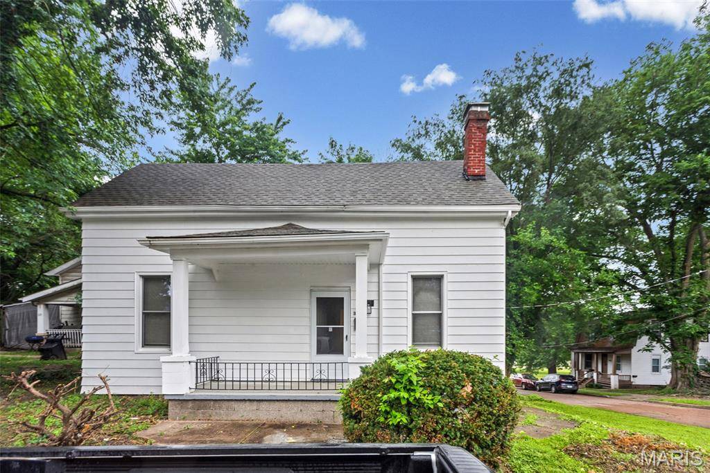 327 N 1st ST, Belleville, IL 62220