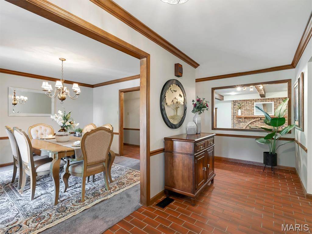 9733 Fall Ridge TRL, Sunset Hills, MO 63127