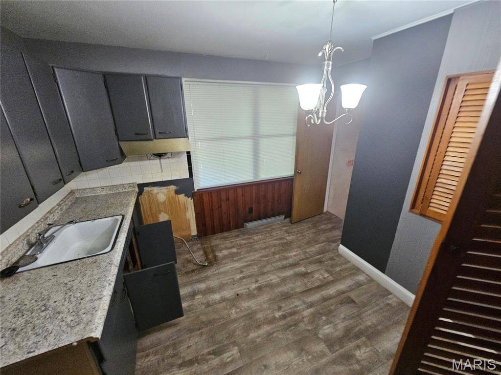 2356 Gardner DR, St Louis, MO 63136
