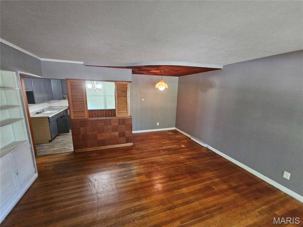2356 Gardner DR, St Louis, MO 63136