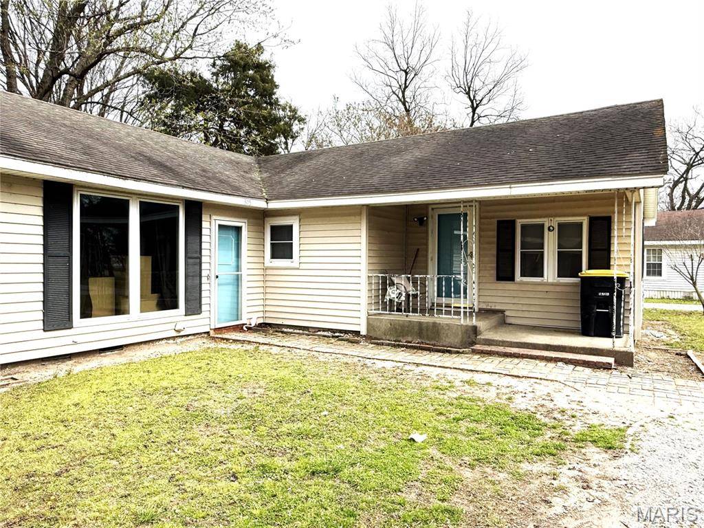 305 Centre ST, Cooter, MO 63839