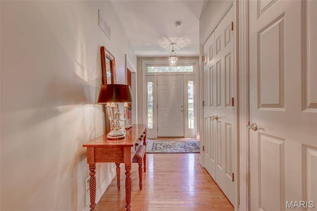 452 Meyer AVE, Kirkwood, MO 63122